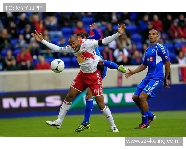 《超级球星登场 足球场上的夸张英雄谁与争锋》